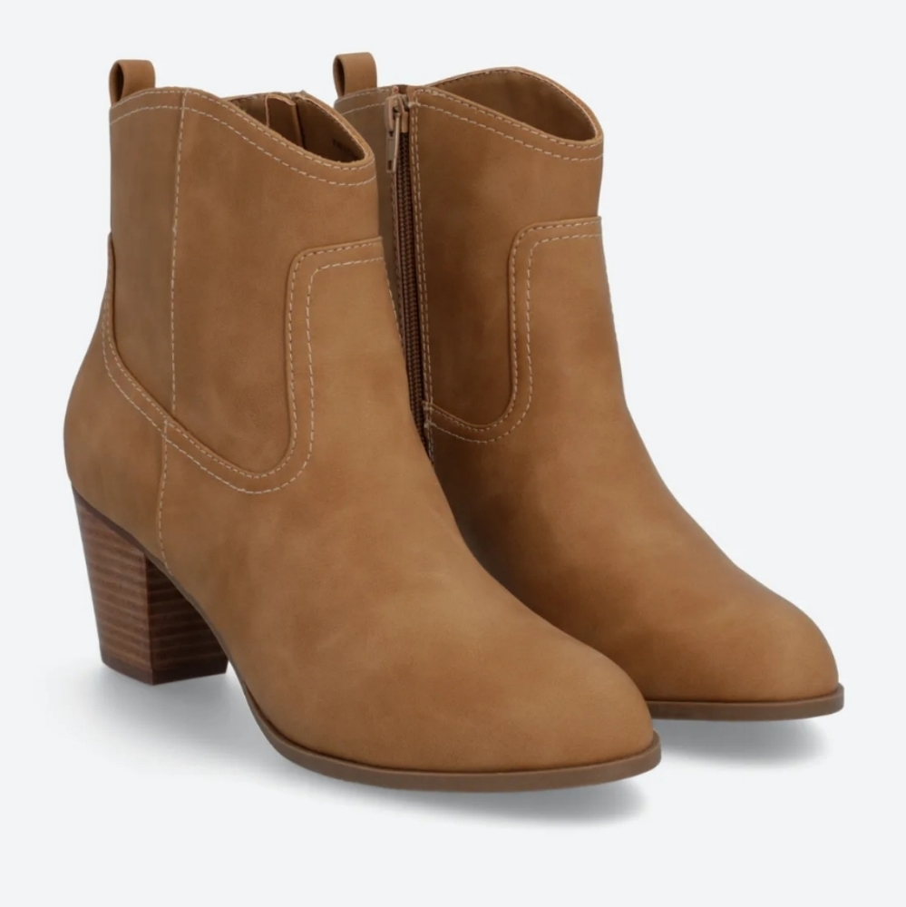 DV BY DOLCE VITA Comodor Bootie Tan Ankle Boots